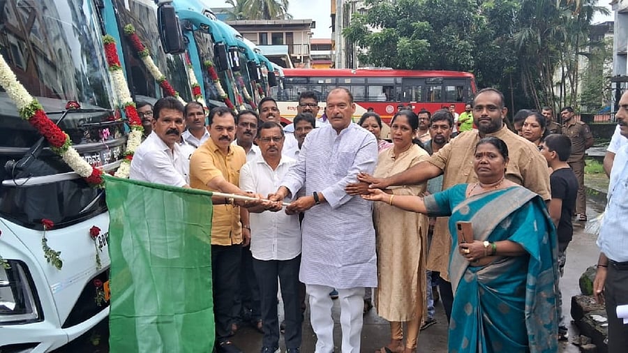 <div class="paragraphs"><p>MLC Ivan D'Souza flags off&nbsp; premium buses—Volvo Multi-Axle Seater 2.0 and Ambari Utsav at KSRTC bus stand in Mangaluru on Sunday.&nbsp;</p></div>