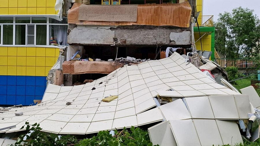<div class="paragraphs"><p>Aftermath of an earthquake in Russia</p></div>
