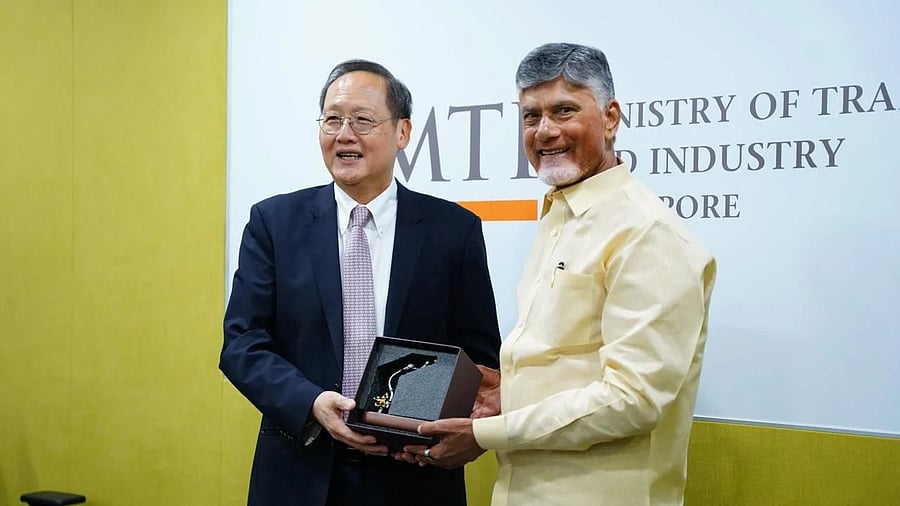 <div class="paragraphs"><p>Singapore’s Tan See Leng with Andhra CM Naidu.</p></div>
