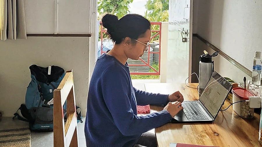 The homestays at Yakten offer a work desk, WiFi, and coworking spaces.