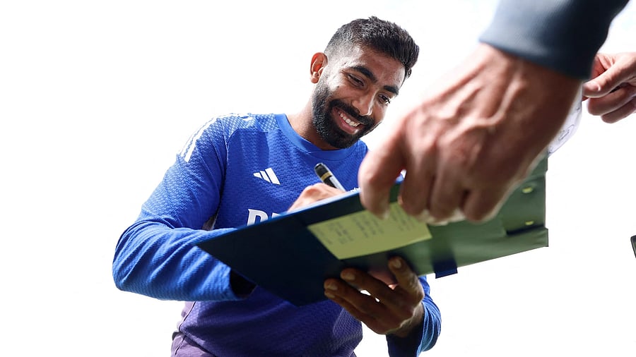 <div class="paragraphs"><p> India's Jasprit Bumrah signs autographs for fans.</p></div>