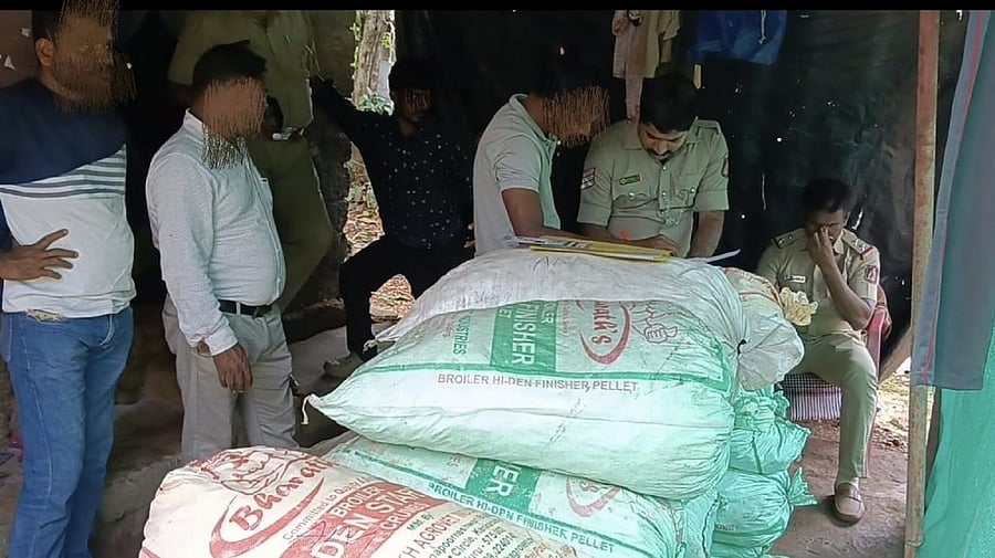 <div class="paragraphs"><p>Police recovered 15 sacks of stolen  arecanut from arrested Satish. </p></div>