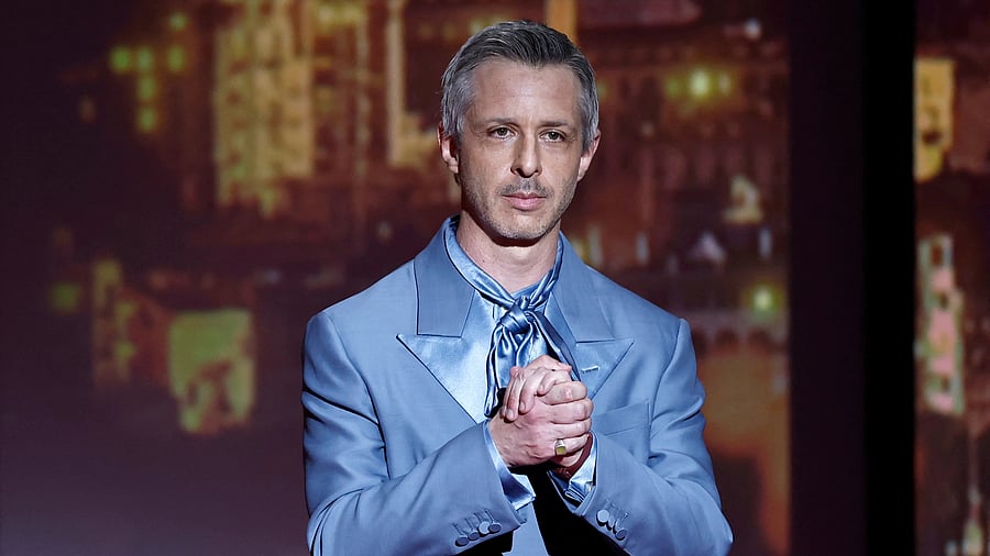 <div class="paragraphs"><p>Jeremy Strong</p></div>