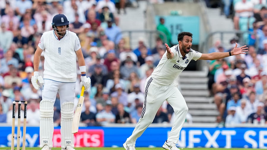 <div class="paragraphs"><p>India’s Prasidh Krishna successfully appeals for the dismissal of England’s Jamie Overton during on the second day of the fifth Test at The Oval on Friday. </p></div>