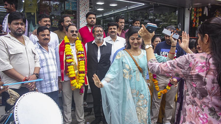 <div class="paragraphs"><p>Malegaon blast verdict: All seven acquitted</p></div>