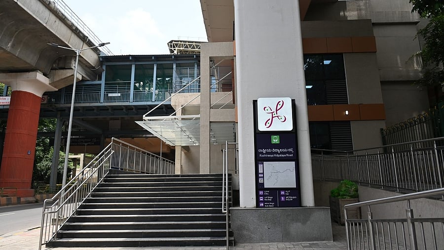 <div class="paragraphs"><p>A view of the newly installed board at the RV Road metro station in Bengaluru on Friday, highlighting the interchange between the Yellow and Green lines. </p></div>