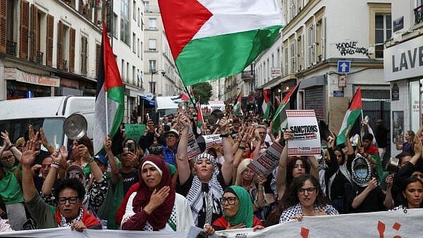 <div class="paragraphs"><p>People take part in a protest in support of Palestinians, calling for an immediate ceasefire in Gaza, amid the ongoing conflict between Israel and Hamas.</p></div>