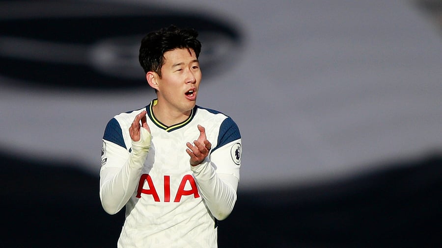 <div class="paragraphs"><p>Spurs captain Son.</p></div>