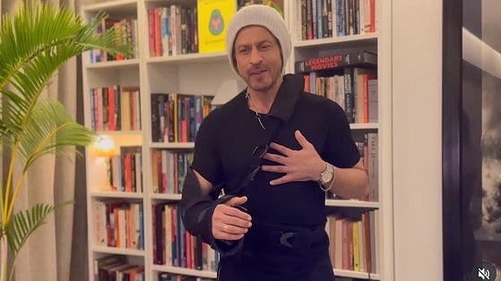 <div class="paragraphs"><p>Shah Rukh Khan</p></div>