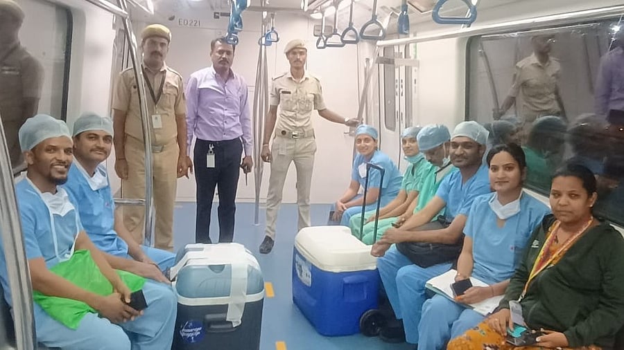 <div class="paragraphs"><p>Caption: Medical staff with the liver being transported for transplant. (BMRCL)</p></div>
