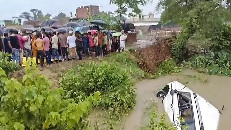 <div class="paragraphs"><p>People stand near the Saryu canal after an SUV fell in the canal leaving at least 11 people dead and four others critically injured, in Gonda district, Uttar Pradesh.</p></div>