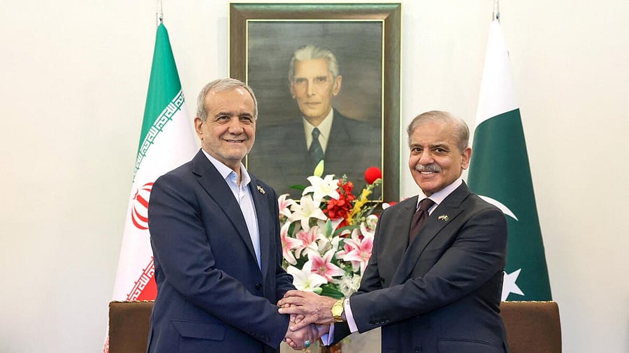<div class="paragraphs"><p>Iranian President Masoud Pezeshkian meets with Pakistani Prime Minister Shehbaz Sharif in Islamabad.</p></div>