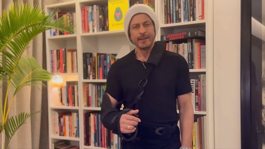 <div class="paragraphs"><p>Shah Rukh Khan</p></div>