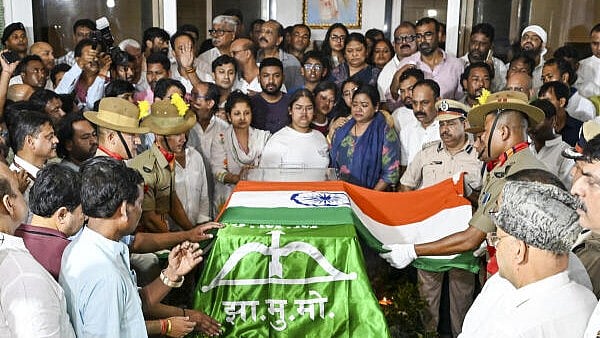 <div class="paragraphs"><p>Ranchi: Family and JMM members pays respects to party founder and former Jharkhand CM Shibu Soren, in Ranchi, Monday, Aug. 4, 2025. Shibu Soren passed away on Monday at Delhi's Sir Ganga Ram Hospital.</p></div>