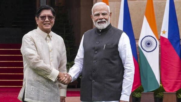 <div class="paragraphs"><p>Prime Minister Narendra Modi with Philippines' President Ferdinand R Marcos Jr prior to their meeting at the Hyderabad House, in New Delhi.</p></div>