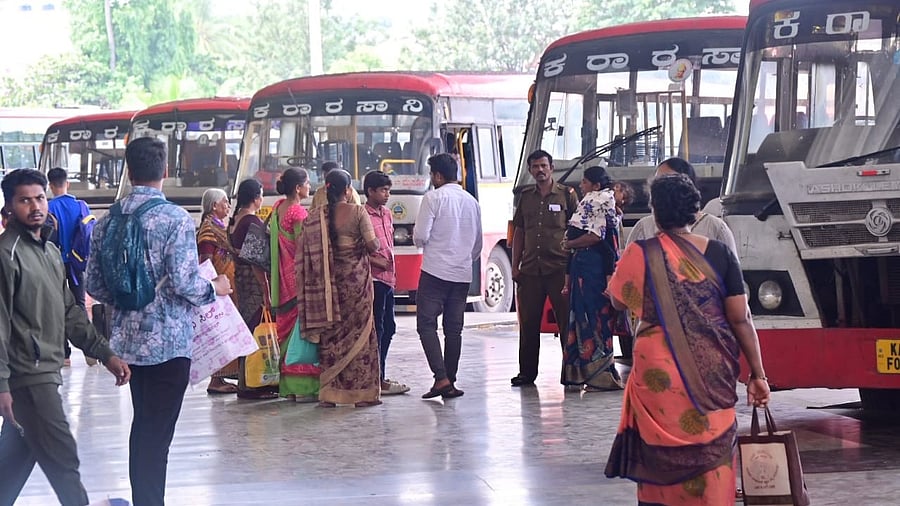 <div class="paragraphs"><p>Buses plying as usual to wardsmysuru mandya,madur at satellite bus stand in Bengaluru on tuesday. People are seen less in numbers.</p></div>