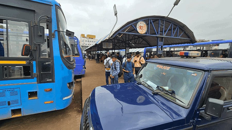 <div class="paragraphs"><p>Scenes across Bengaluru as transport staff's strike comes into effect.</p></div>