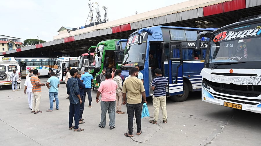 <div class="paragraphs"><p>Private buses occupied at the KSRTC bus stop following the KSRTC unions strike at Majestic in Bengaluru on Tuesday. </p></div>