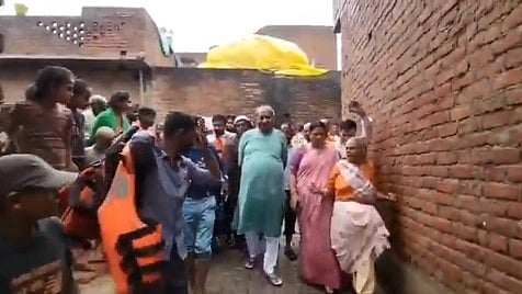 <div class="paragraphs"><p>Minister Sanjay Kumar Nishad during his visit to flood-affected areas in UP.</p></div>