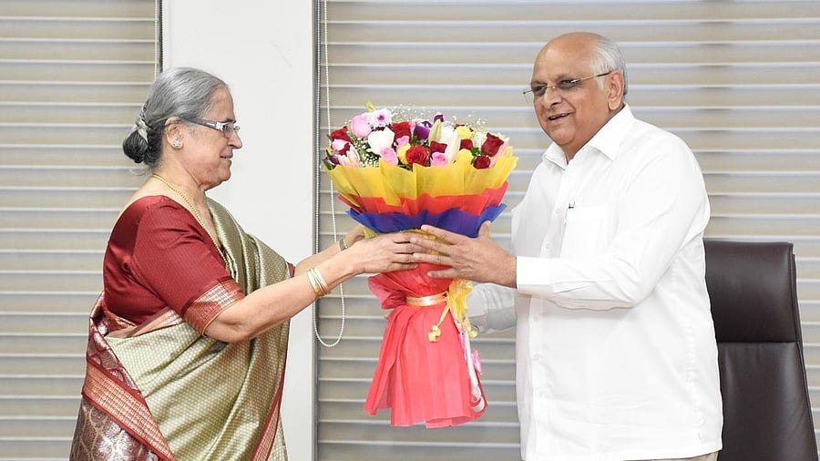 <div class="paragraphs"><p>UCC committee chairperson Ranjana Desai pays courtesy visit to Gujarat CM Bhupendra Patel.</p></div>