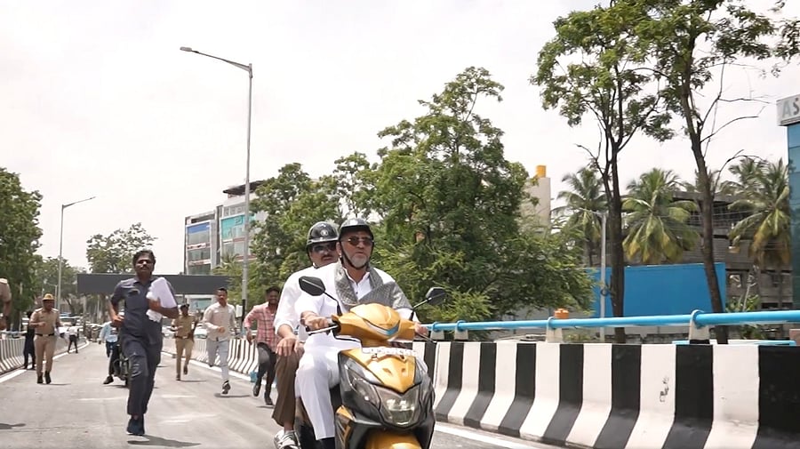 <div class="paragraphs"><p>Deputy Chief Minister DK Shivakumar used the two-wheeler during an inspection of the Hebbal flyover loop on Tuesday. </p></div>