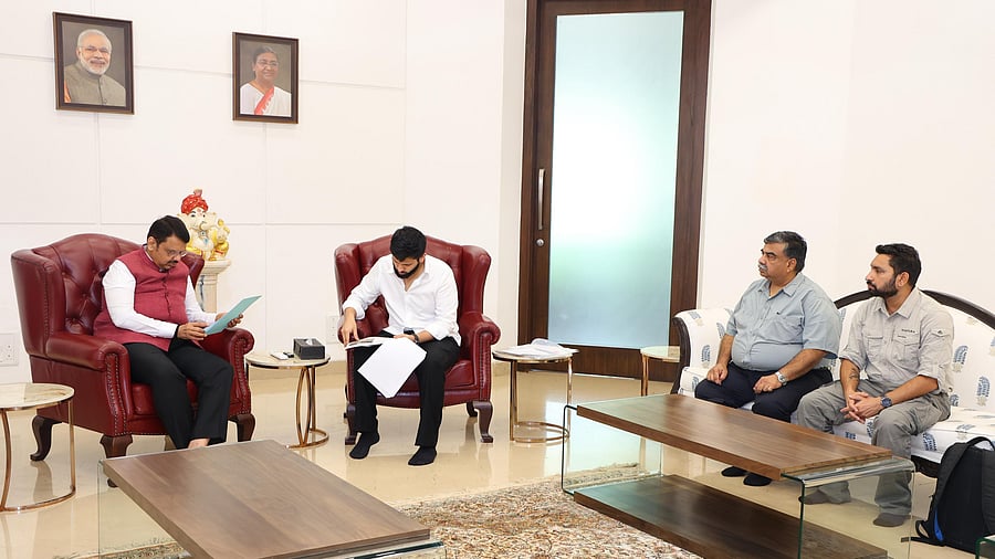 <div class="paragraphs"><p>Credit: X/@Dev_Fadnavis</p></div>