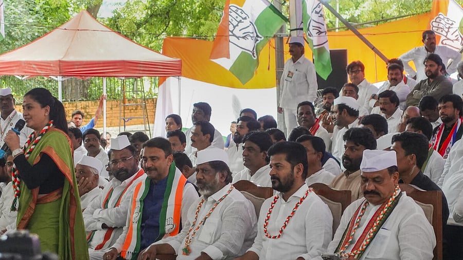 <div class="paragraphs"><p>Congress protest for BC reservation.</p></div>