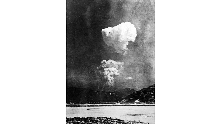 <div class="paragraphs"><p>The Hiroshima atom bomb cloud 2–5 minutes after detonation.&nbsp;</p><p></p></div>