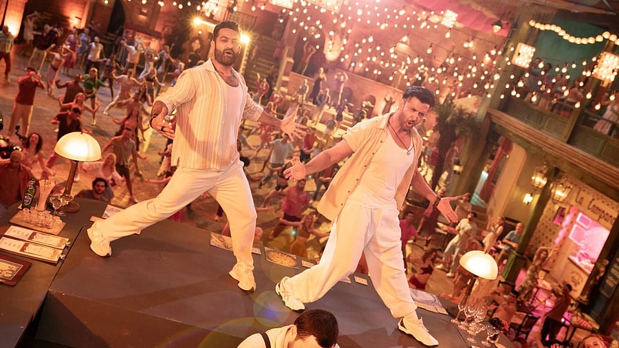 <div class="paragraphs"><p>Jr NTR and Hrithik Roshan in a scene from '<em>War 2'</em>.</p></div>