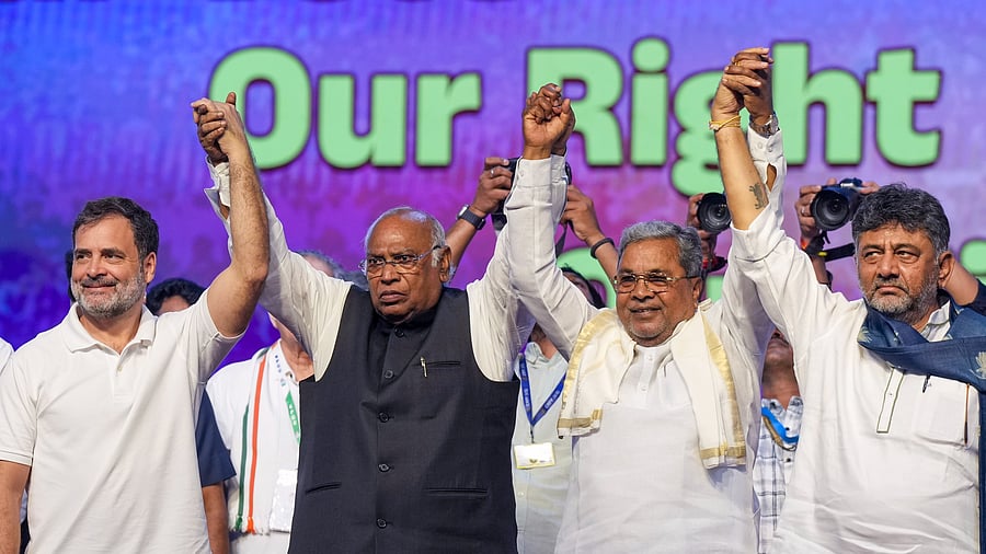<div class="paragraphs"><p>Congress President Mallikarjun Kharge, LoP in Lok Sabha Rahul Gandhi, Karnataka Chief Minister Siddaramaiah, Deputy Chief Minister D.K. Shivakumar and party leader Randeep Singh Surjewala during the party's 'Vote Adhikar Rally', in Bengaluru, Friday, Aug. 8, 2025.</p></div>