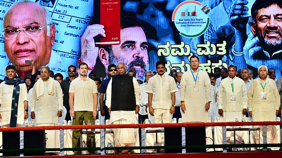<div class="paragraphs"><p>Rahul Gandhi holds rally in Bengaluru.</p></div>