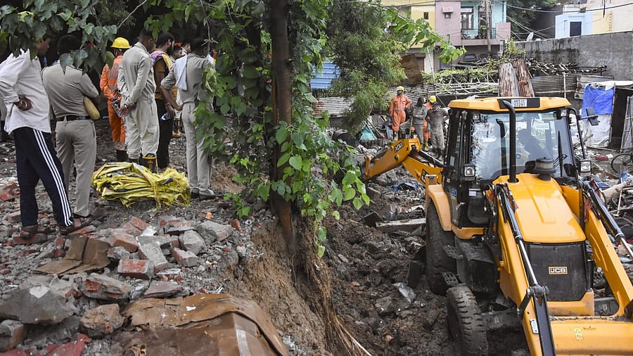 <div class="paragraphs"><p>Fire tenders and rescue personnel at the site after a wall collapsed amid heavy rains.</p></div>