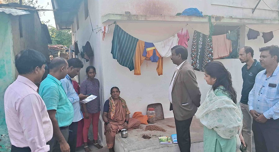 A file photo of officials undertaking the scheduled castes’ survey at a Bhovi colony in Haveri district. The Justice Nagamohan Das commission has submitted its report on internal reservation based on the findings of the survey.