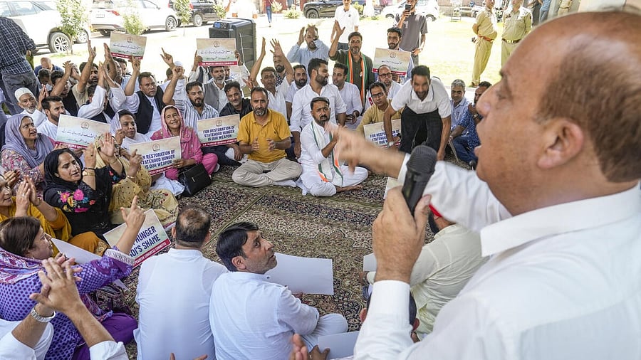 <div class="paragraphs"><p>Congress' hunger strike in Srinagar.</p></div>