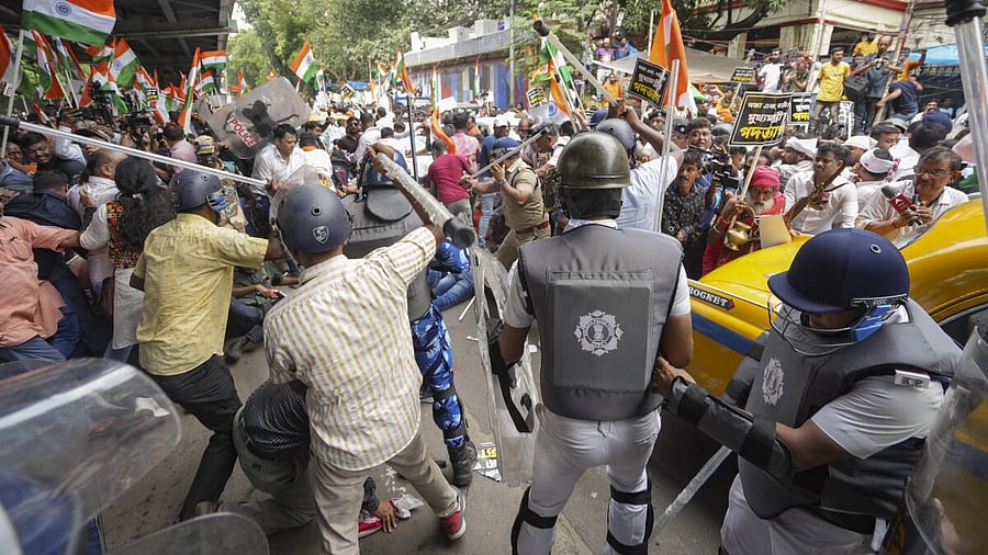 <div class="paragraphs"><p>BJP members and security personnel clash during a protest organised to mark the completion of one year of the rape and murder of a trainee doctor at RG Kar hospital, in Kolkata, West Bengal, Saturday, Aug. 9, 2025.</p></div>