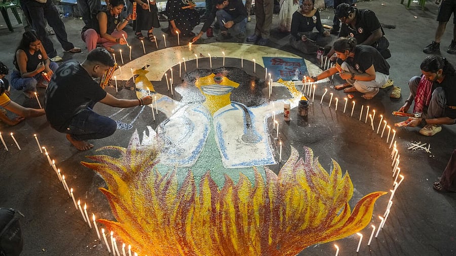 <div class="paragraphs"><p>Doctors and others light candles around a graffiti during a night-long protest marking one year of the rape and murder of a trainee doctor at the RG Kar Medical College and Hospital, at Shyambazar, in Kolkata, West Bengal, early Saturday, Aug. 9, 2025.</p></div>