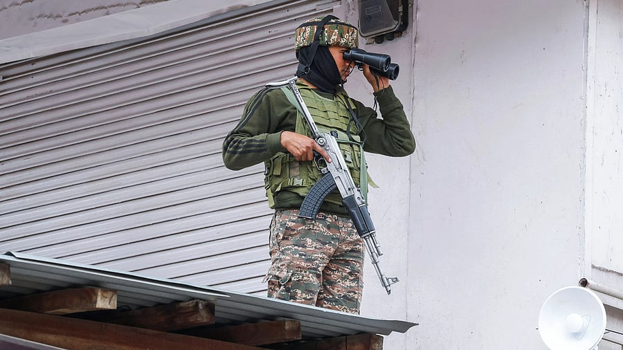 <div class="paragraphs"><p>A security force personnel in Kashmir. </p></div>