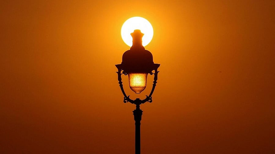 <div class="paragraphs"><p>The sun sets behind a street lamp on a summer evening in Paris, France.</p></div>
