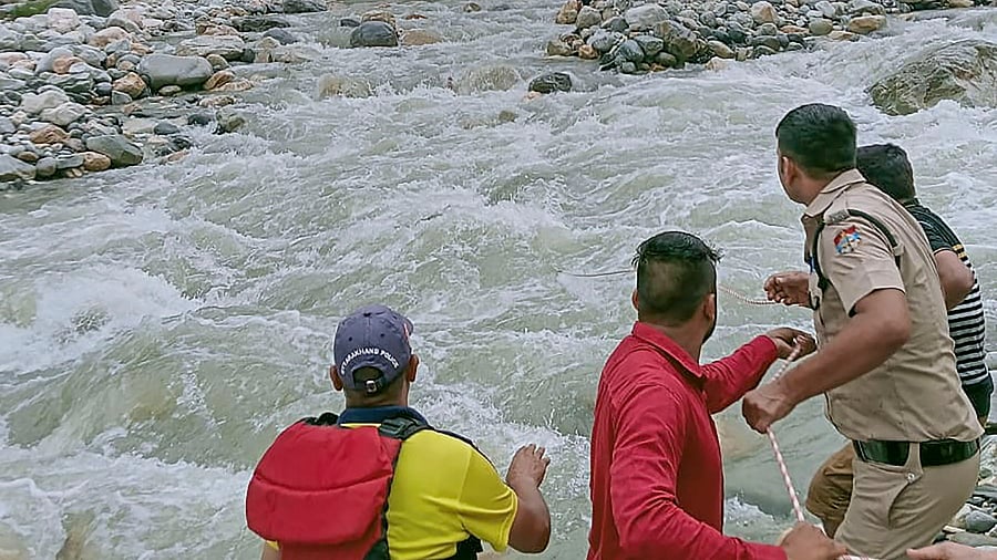 <div class="paragraphs"><p>SDRF personnel rescue a person after he was washed away by the river amid heavy rains, near Kisala bridge in Barkot, Uttarkashi.</p></div>