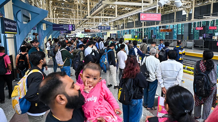 <div class="paragraphs"><p>Metro commuters on the first day of the Yellow Line at the RV interchange station on Monday. </p></div>