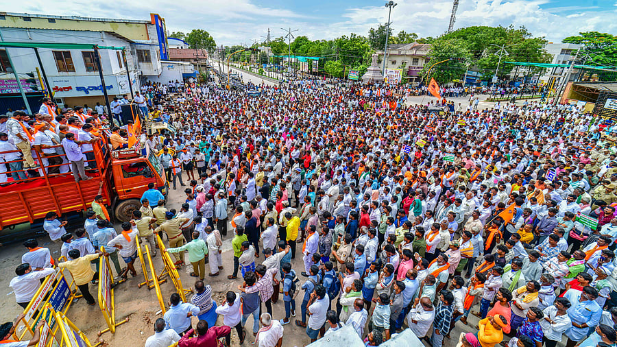<div class="paragraphs"><p>A massive protest rally was taken out in Koppal on Monday, condemning the murder of Gavisiddappa Nayak over inter-religious relationship. </p></div>