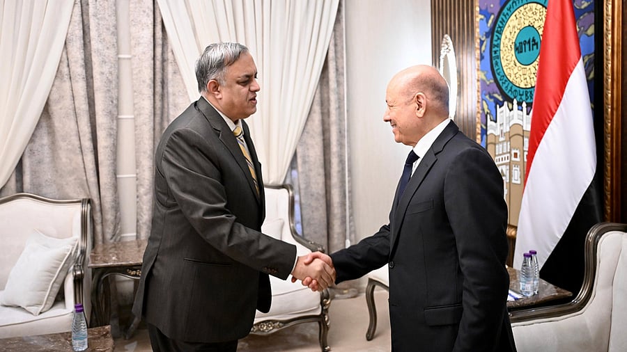 <div class="paragraphs"><p>Al-Alimi, who heads the Presidential Leadership Council of Yemen, met with the Indian Ambassador Suhel Khan </p></div>