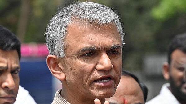 <div class="paragraphs"><p>Krishna Byre Gowda</p></div>