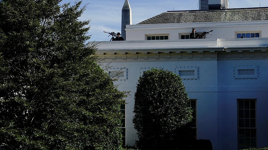 <div class="paragraphs"><p>Secret Service members secure the White House and the Washington Monument stands in the background, in Washington, DC, U.S., August 9, 2025. </p></div>