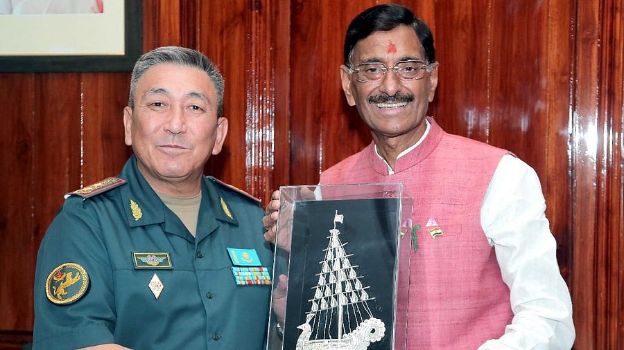 <div class="paragraphs"><p>A 10-member Kazakh delegation led by Lt Gen Kamaletdinov also visited the National Defence College.</p></div>