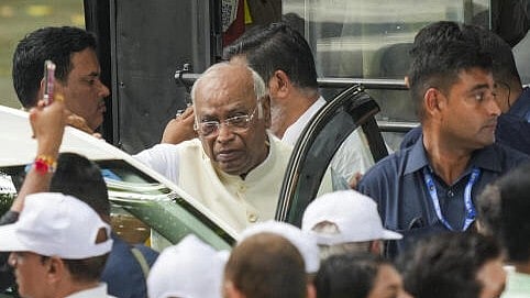 <div class="paragraphs"><p>LoP in Rajya Sabha Mallikarjun Kharge with others during a protest march by INDIA bloc MPs from Makar Dwar of Parliament to the Election Commission of India office over the ‘poll fraud’ issue.</p></div>