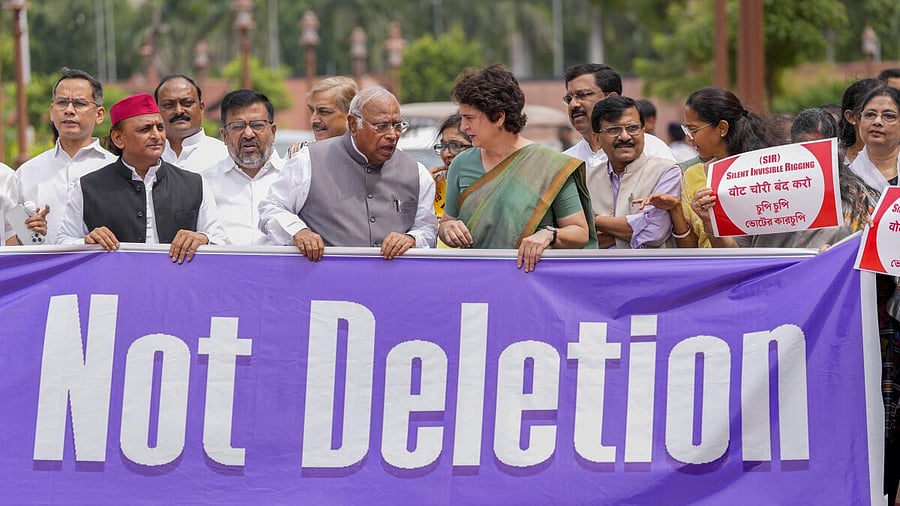<div class="paragraphs"><p>Mallikarjun Kharge,  Priyanka Gandhi Vadra, Akhilesh Yadav, Sanjay Raut, Supriya Sule and other parliamentarians from the INDIA bloc parties at a protest against the Election Commission's Special Intensive Revision (SIR) of electoral rolls in Bihar</p></div>