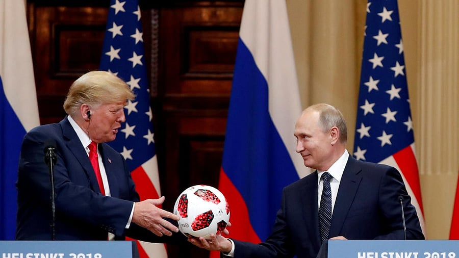 <div class="paragraphs"><p>US President Donald Trump receives a football from Russian President Vladimir Putin.</p></div>