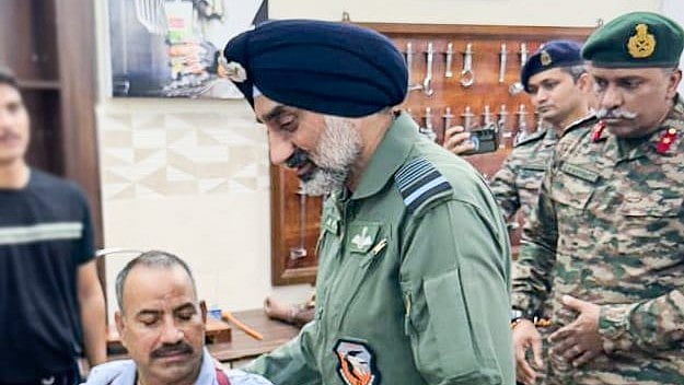 <div class="paragraphs"><p>IAF chief meets braveheart who was injured during Op Sindoor</p></div>