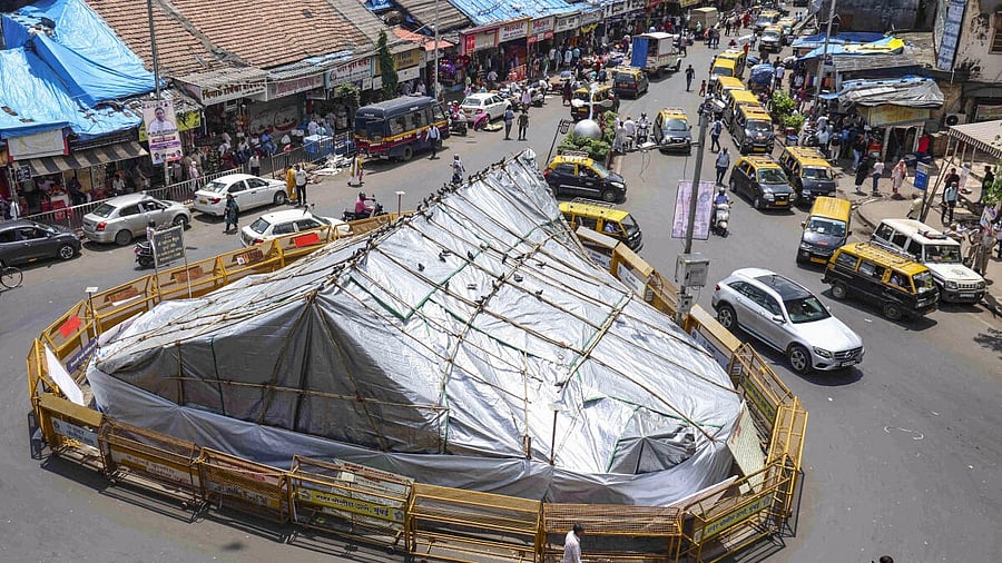 <div class="paragraphs"><p>Aerial view of a pigeon feeding spot covered by the Brihanmumbai Municipal Corporation (BMC) with plastic sheets, at Dadar area, in Mumbai</p></div>